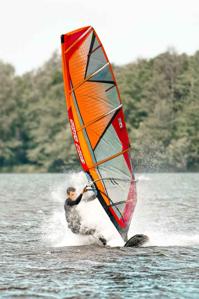 Windsurfer bucht Wassersport Fotoshooting bei Life on Lens.