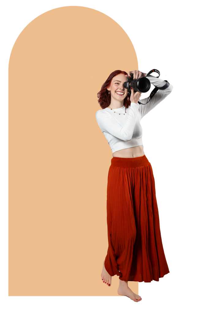 Die Fotografin von Life on Lens fotografiert bei einem Fotoshooting.